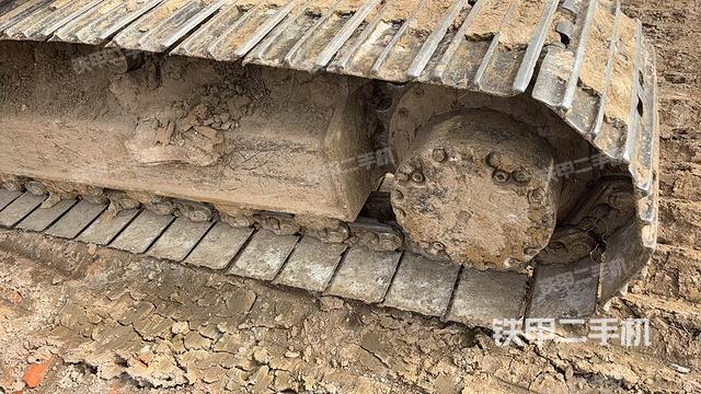 右驅(qū)動輪（行走機構(gòu)）