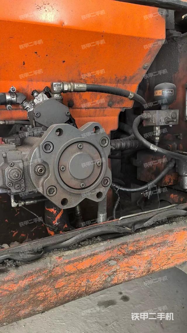 液壓泵艙室正面整體（整機(jī)外觀）