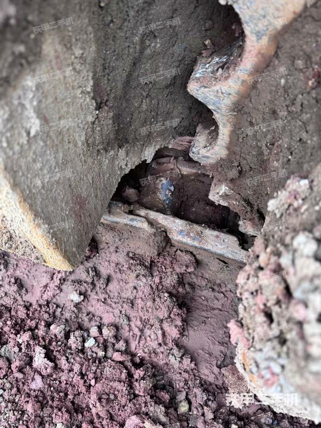 左驅(qū)動(dòng)輪（行走機(jī)構(gòu)）