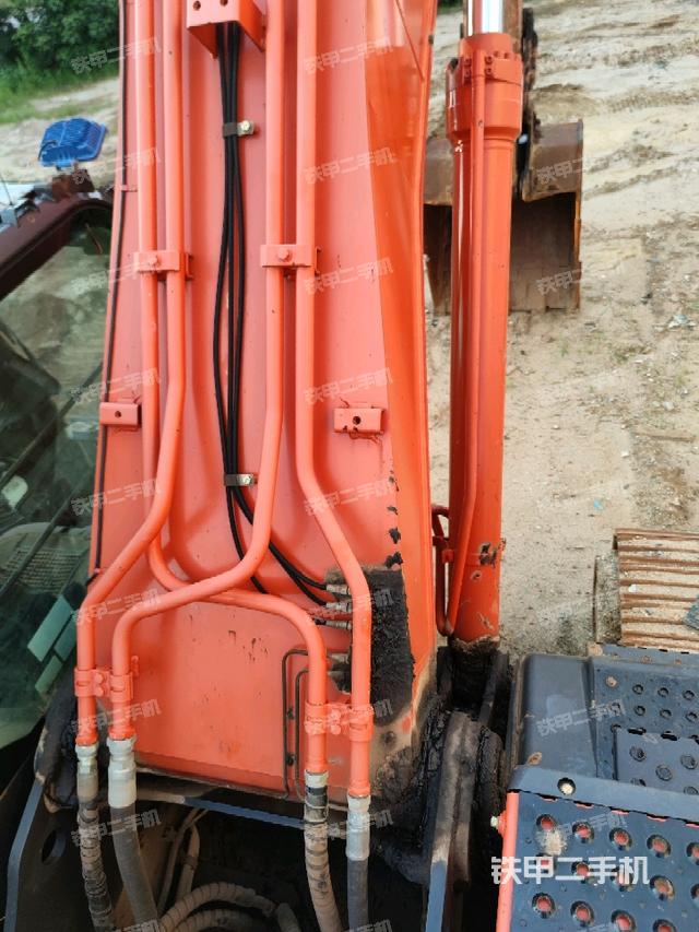 大臂背部俯視（工作和回轉(zhuǎn)裝置）