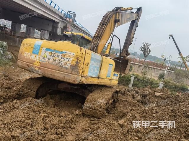 小松PC210LC-7挖掘機(jī)