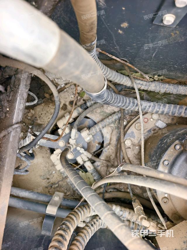 中央回转接头特写（上车部件）