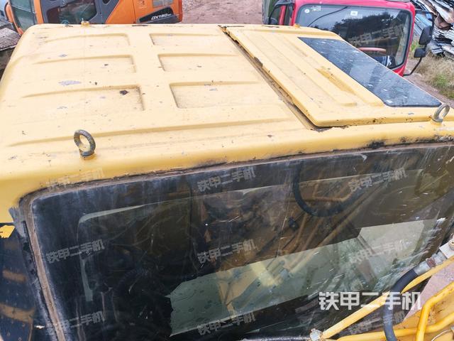 駕駛室頂部俯視（上車部件）