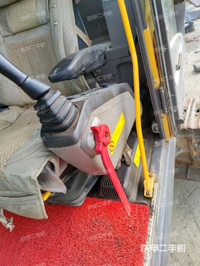 座椅左側(cè)控制臺/音響/含左手柄（駕駛室部分）