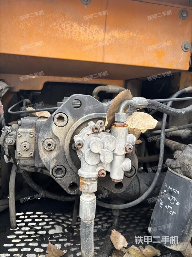 液壓泵斜45?左（大件艙室）