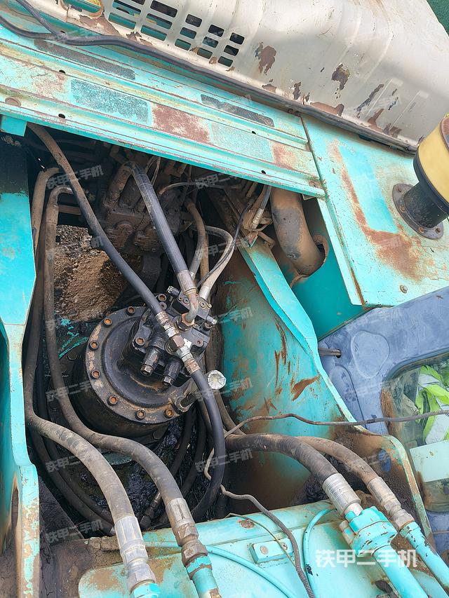 回转马达和主控阀（整机外观）