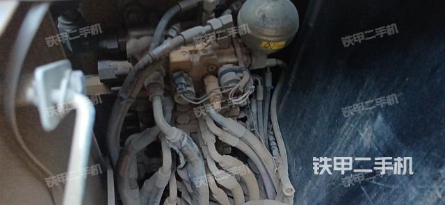 回转马达和主控阀（整机外观）