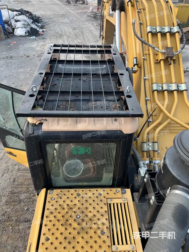 驾驶室顶部（整机外观）