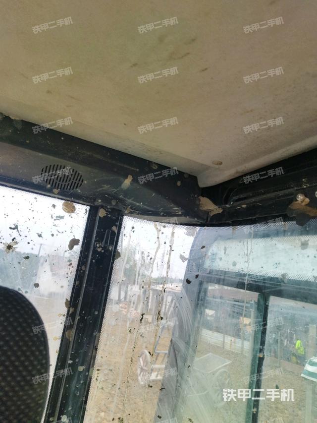 驾驶室顶部（整机外观）