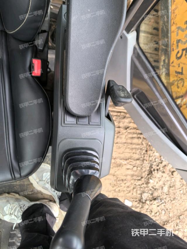 座椅左側控制臺/音響/含左手柄（駕駛室部分）