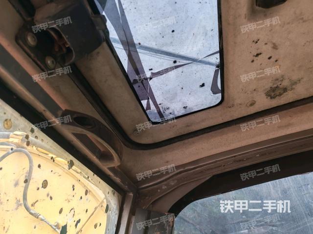 左后方玻璃角標(biāo)（駕駛室部分）