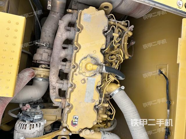 發(fā)動(dòng)機(jī)室（上車(chē)部件）