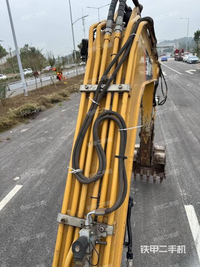 大臂背部俯視（工作和回轉(zhuǎn)裝置）