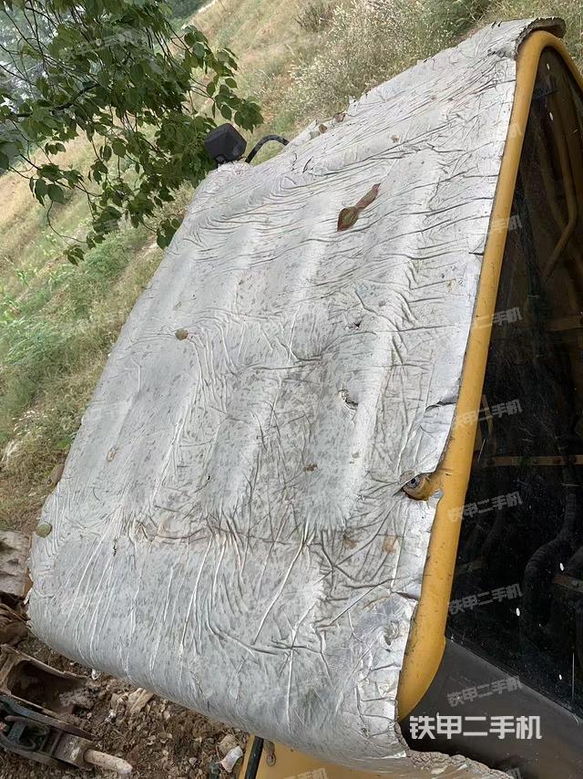 驾驶室顶部（整机外观）