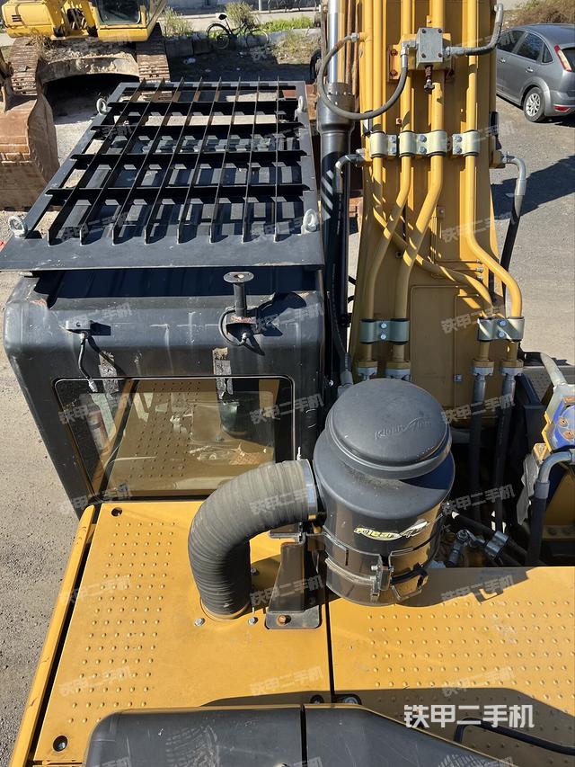 驾驶室顶部（整机外观）