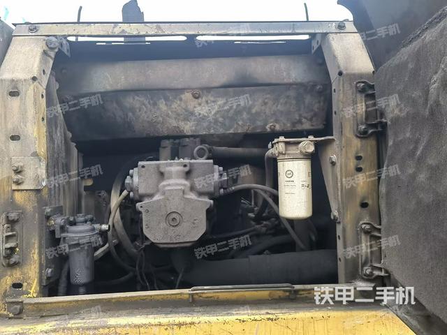 液壓泵艙室正面整體（整機(jī)外觀）