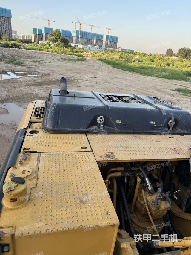 驾驶室顶部（整机外观）