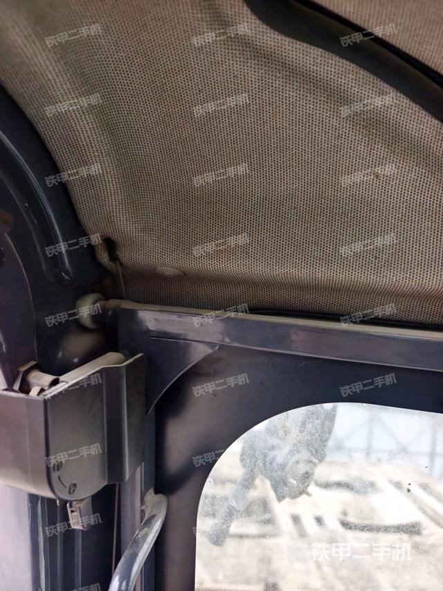 右侧玻璃角标（驾驶室部分）