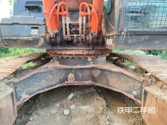 轉(zhuǎn)盤和下車架正前（工作和回轉(zhuǎn)裝置）