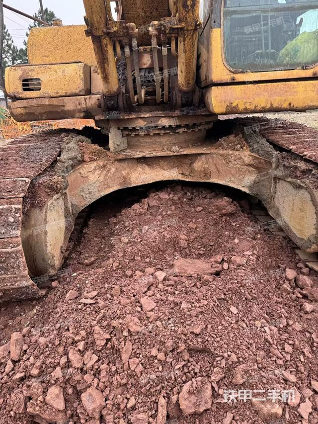 大臂油缸整體?豎拍（工作和回轉(zhuǎn)裝置）