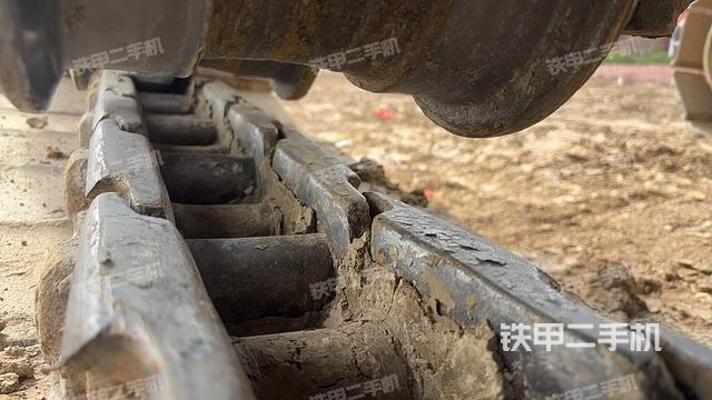 左驅(qū)動輪（行走機構(gòu)）