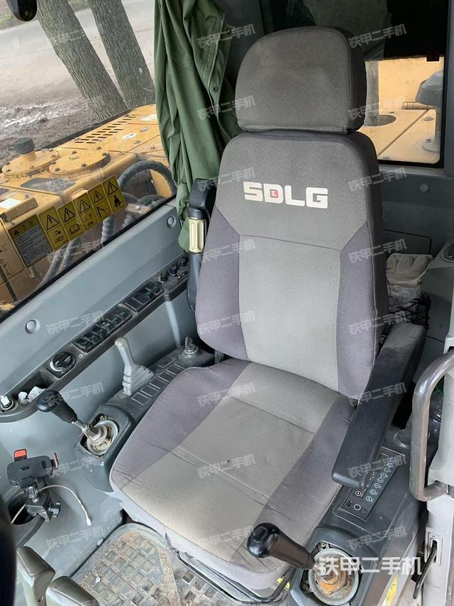 驾驶室整体（整机外观）