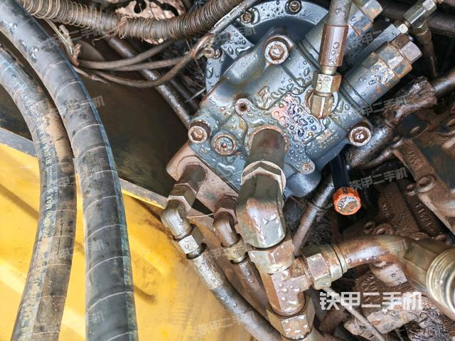 回轉(zhuǎn)馬達(dá)（上車部件）