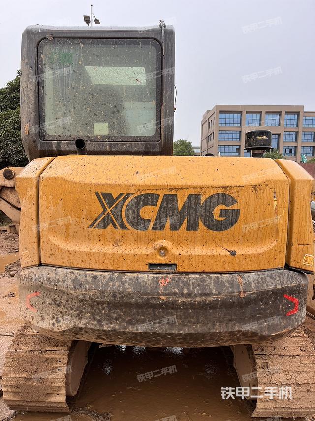 驾驶室顶部（整机外观）