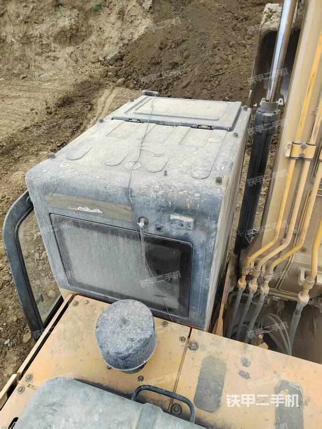 驾驶室顶部（整机外观）