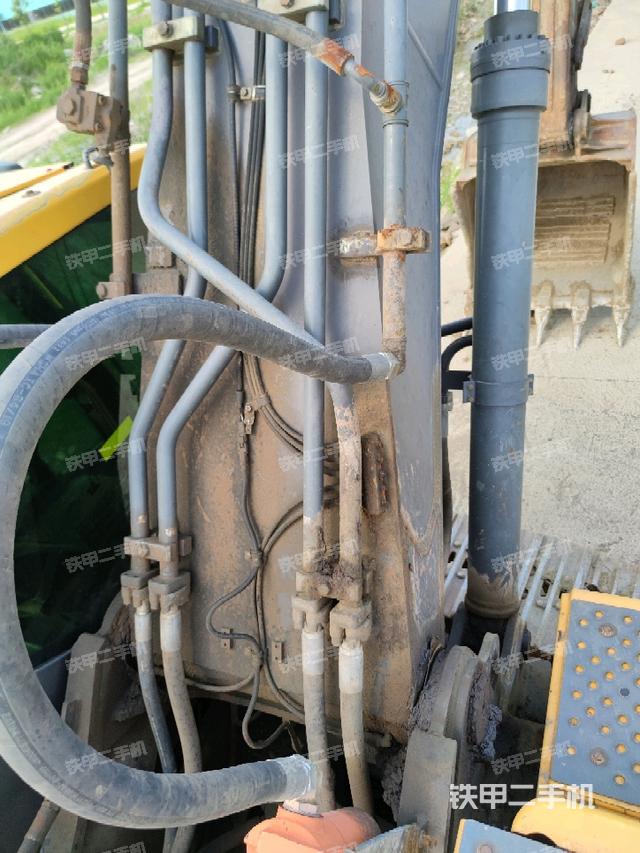 大臂背部俯視（工作和回轉(zhuǎn)裝置）