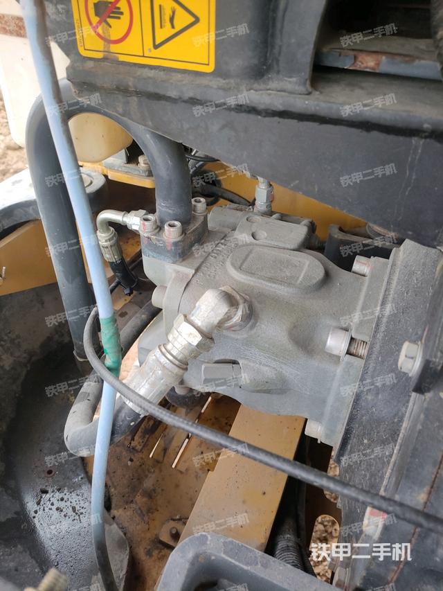 液壓泵艙室正面整體（整機(jī)外觀）