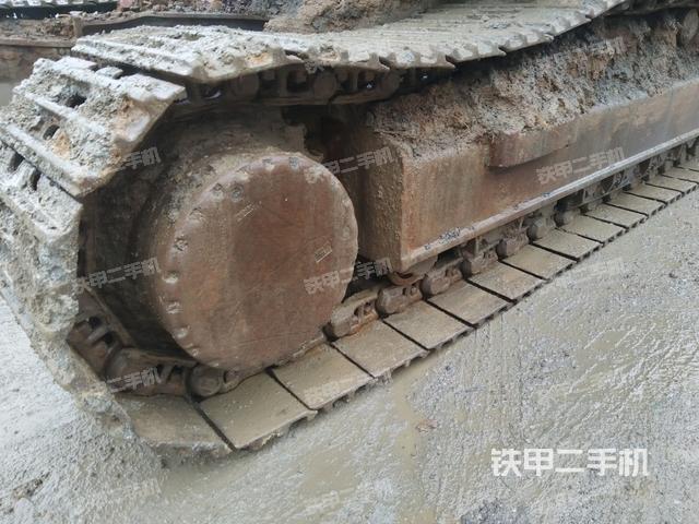 右驅(qū)動輪（行走機構(gòu)）