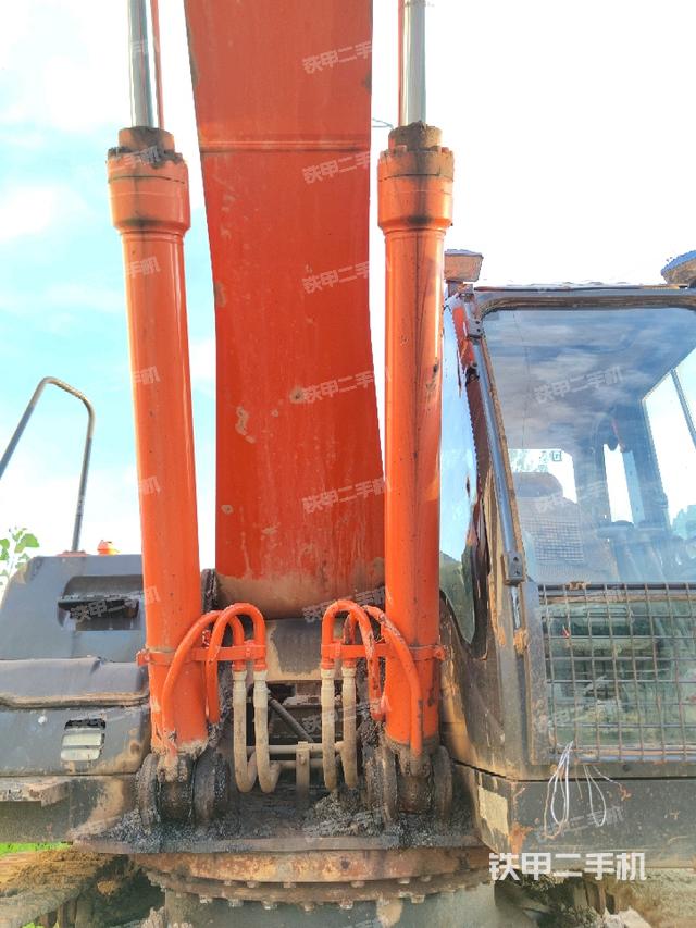 大臂油缸整體?豎拍（工作和回轉(zhuǎn)裝置）