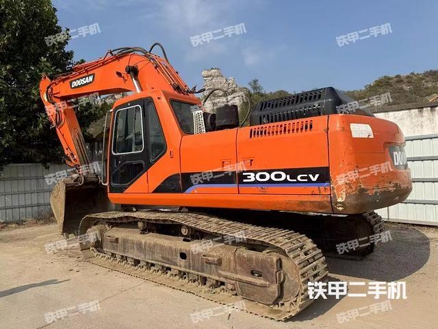 斗山DH300LC挖掘机