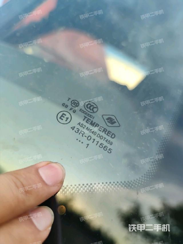 左后方玻璃角標(biāo)（駕駛室部分）