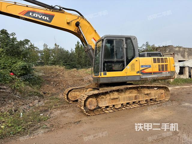 雷沃重工FR220E挖掘機(jī)