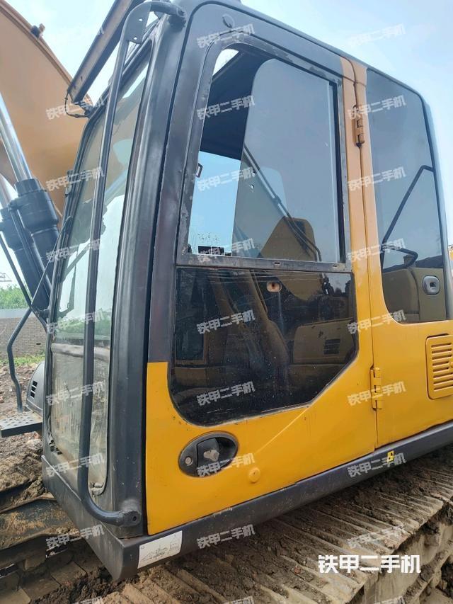 駕駛室整體（整機外觀）