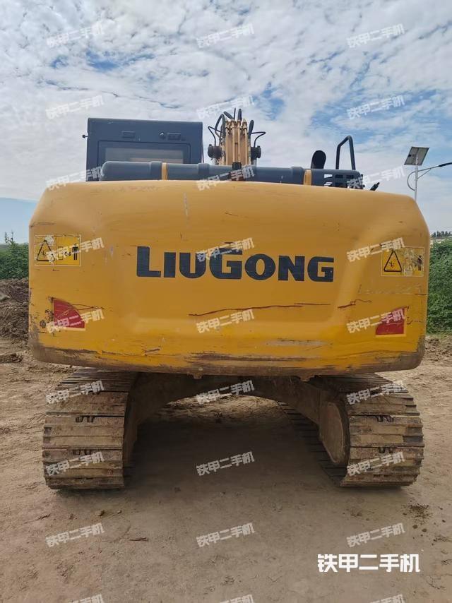 駕駛室頂部（整機外觀）