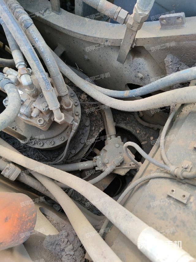 中央回轉(zhuǎn)接頭特寫（上車部件）