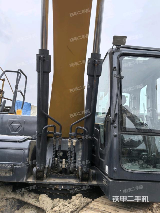 大臂油缸整體?豎拍（工作和回轉(zhuǎn)裝置）