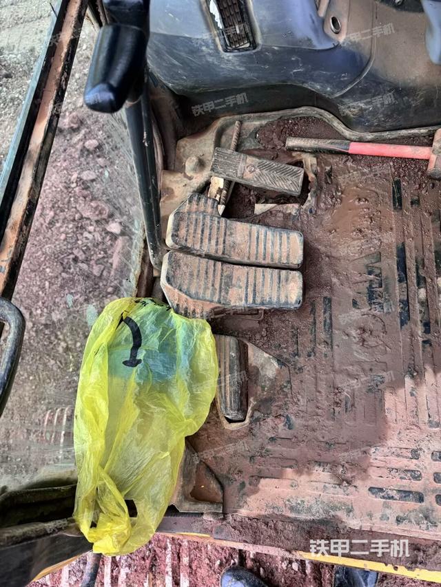 后窗玻璃角標(biāo)（駕駛室部分）