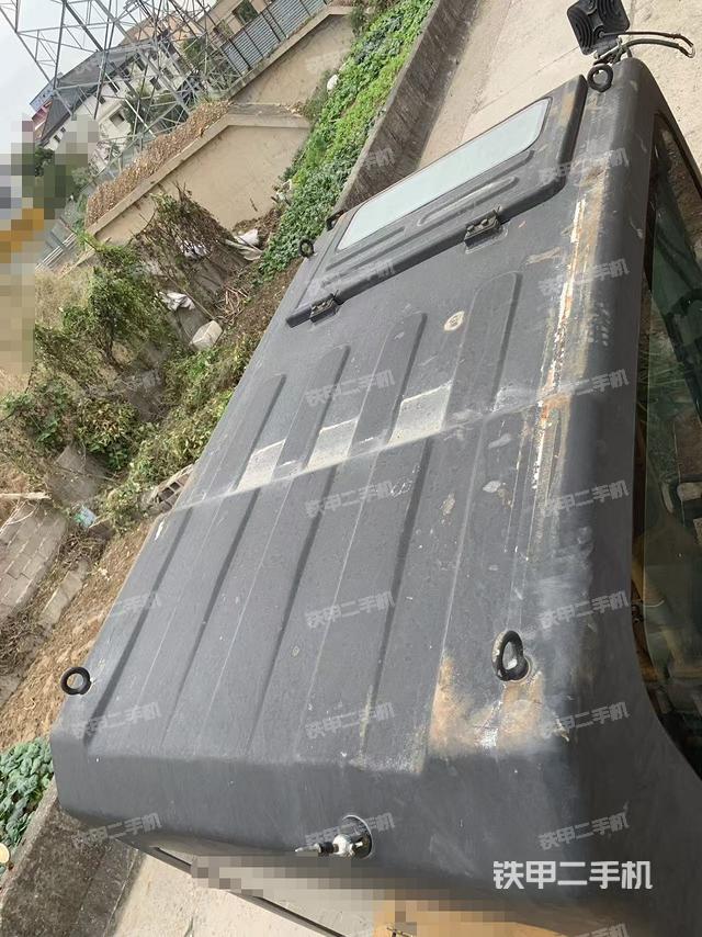 驾驶室顶部（整机外观）