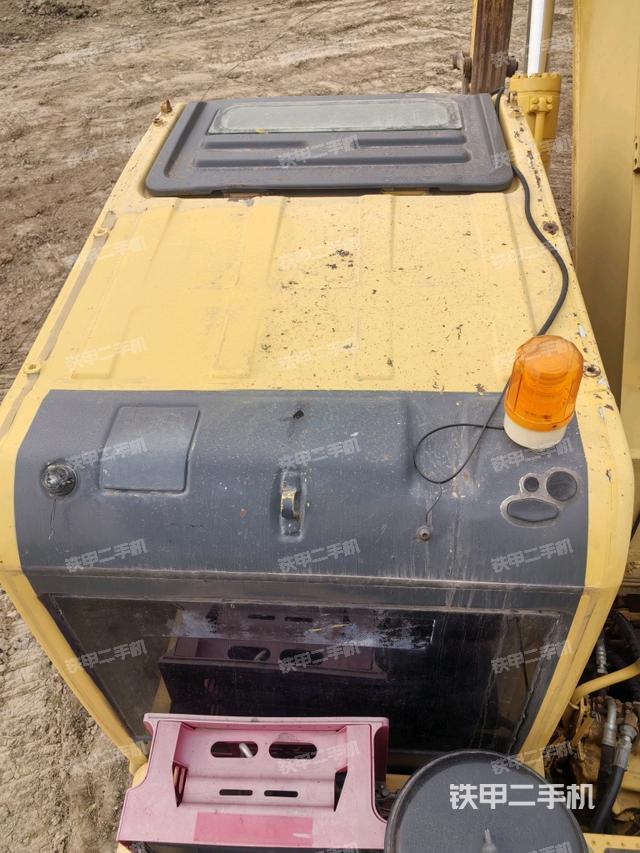 駕駛室頂部（整機外觀）