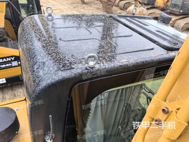 驾驶室顶部（整机外观）