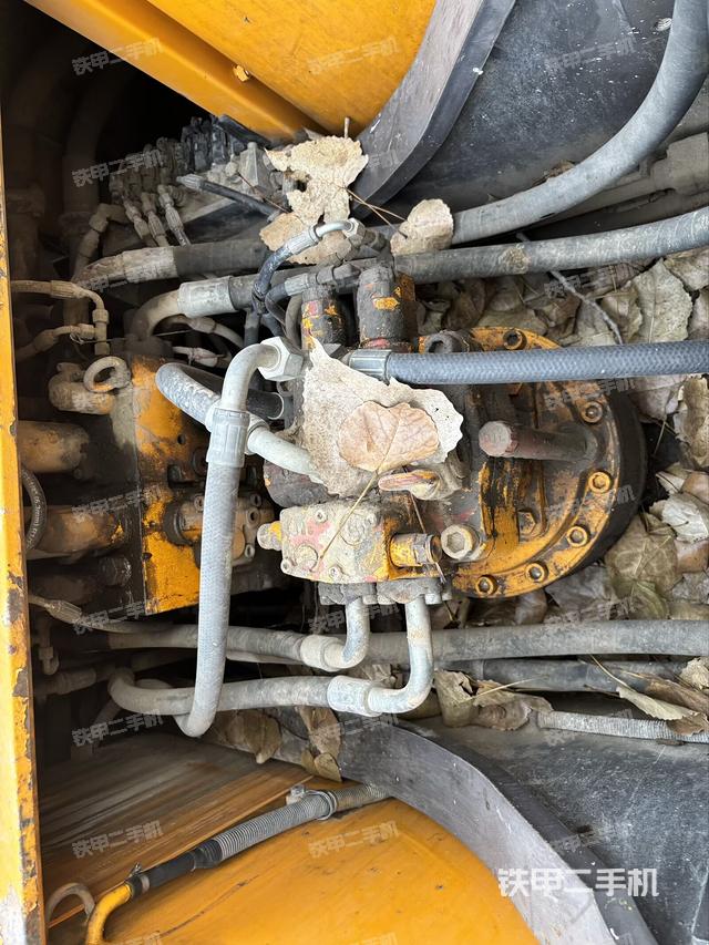 大臂背部俯視（工作和回轉(zhuǎn)裝置）