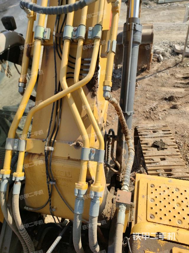 大臂背部俯視（工作和回轉(zhuǎn)裝置）