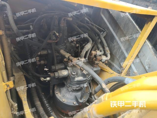 回轉(zhuǎn)馬達(dá)和主控閥（整機外觀）