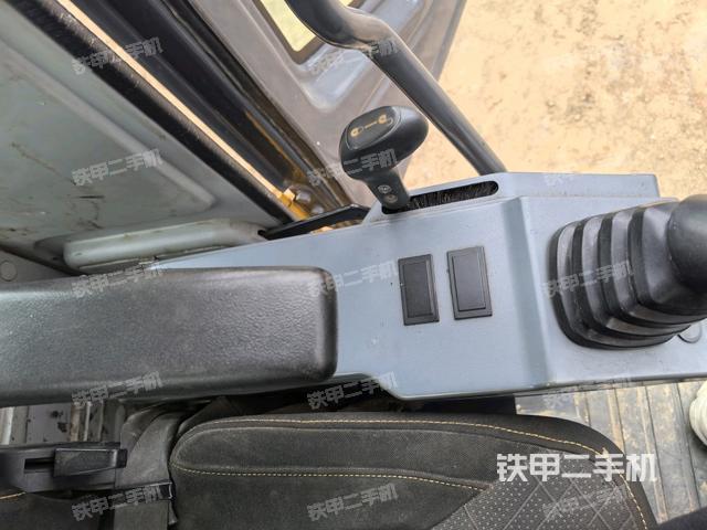 座椅右側(cè)控制臺/鑰匙門/油門/含右手柄（駕駛室部分）