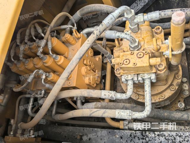 回转马达和主控阀（整机外观）