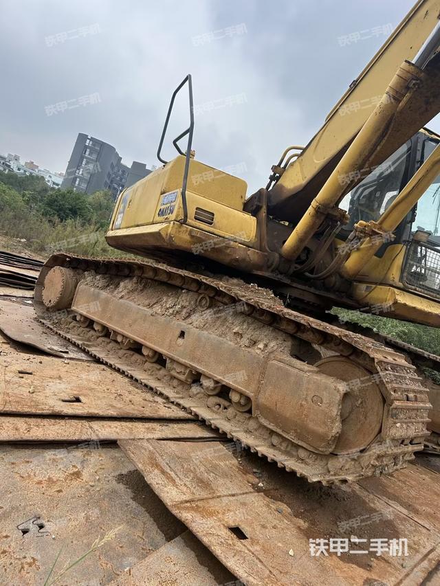 大臂油缸整體?豎拍（工作和回轉(zhuǎn)裝置）